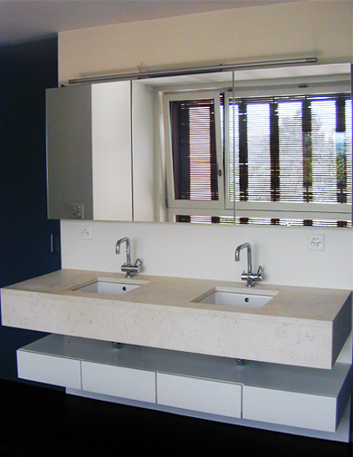 Spiegelschrank mit Doppelspiegelfront