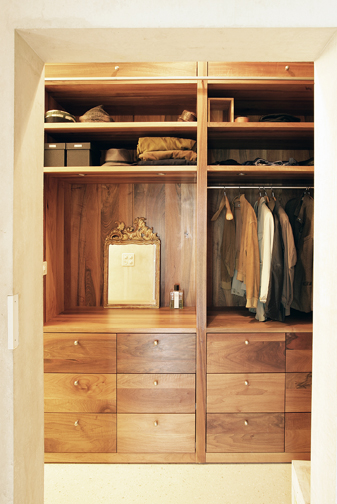 Garderobenschrank europäischer Nussbaum