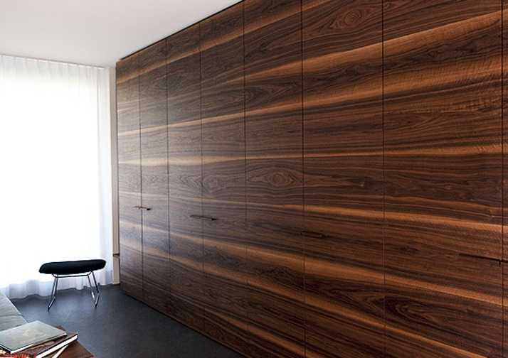 Einbauschrank amerikanischer Nussbaum