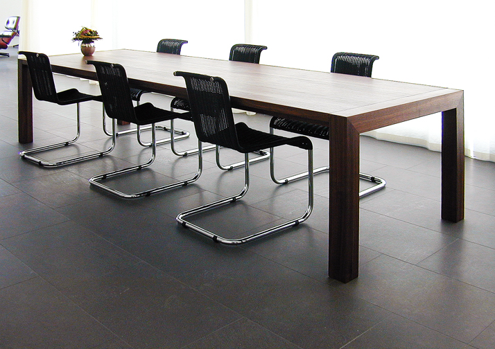 Tisch Ami Nuss massiv